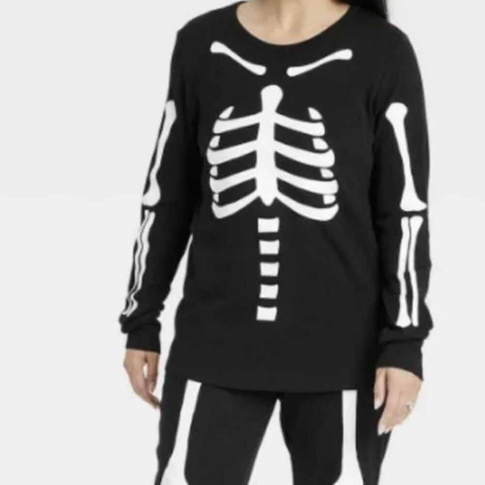Target black long sleeve skeleton Halloween men’s T-shirt size small ￼